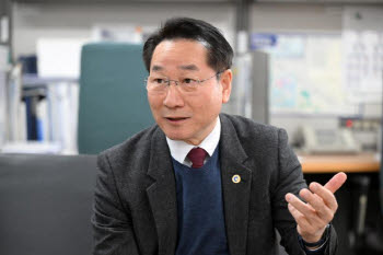 유정복 전 시장, 경찰 소환조사 중 '재산신고 누락 혐의'