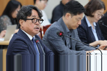 최저임금 노사 격차 1410원으로…인상폭 줄이기 팽팽
