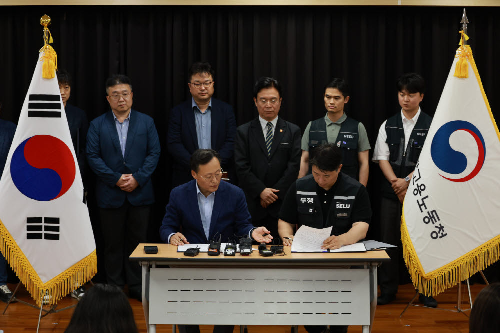 삼성 초기업노조, 내년 교섭 앞서 정기회의 요구…"셋 중 하나 이직 고려"