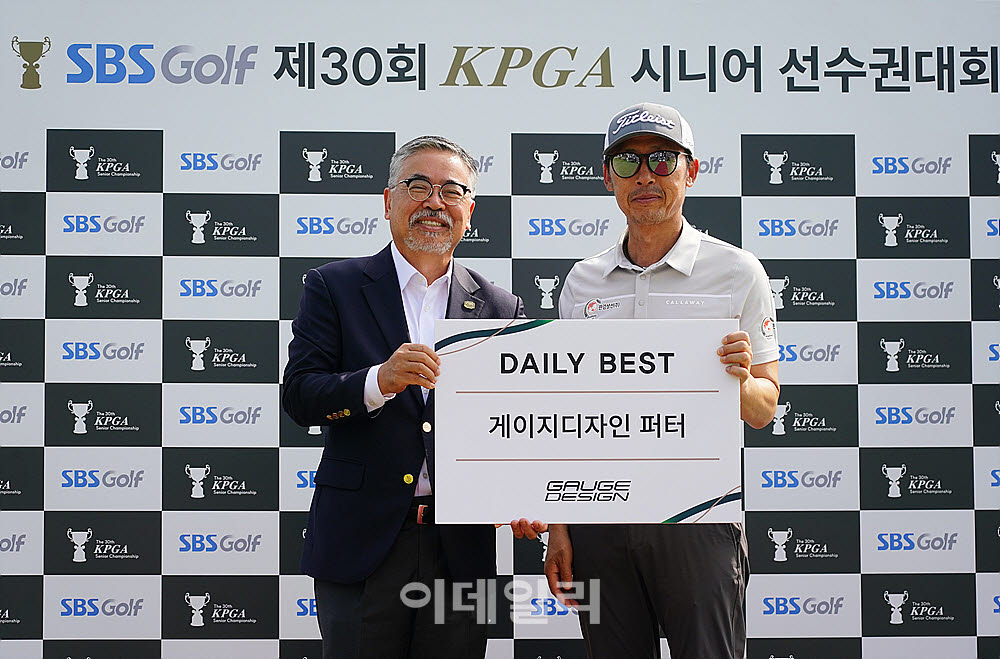 [포토] 데일리베스트 수상하는 박성필