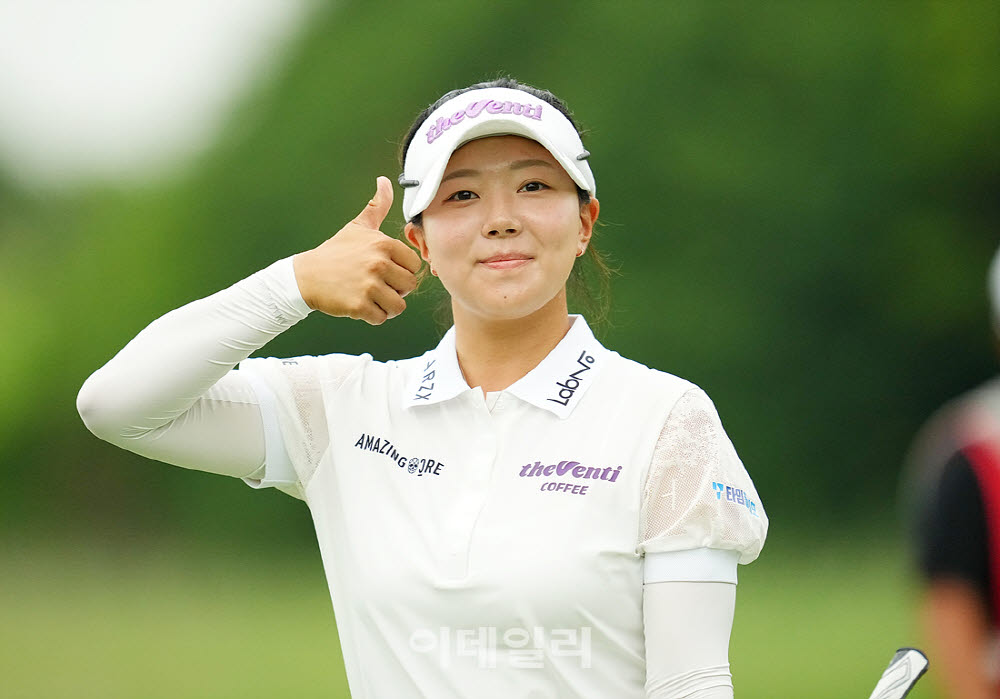 [포토]조하리,버디 성공 엄지척