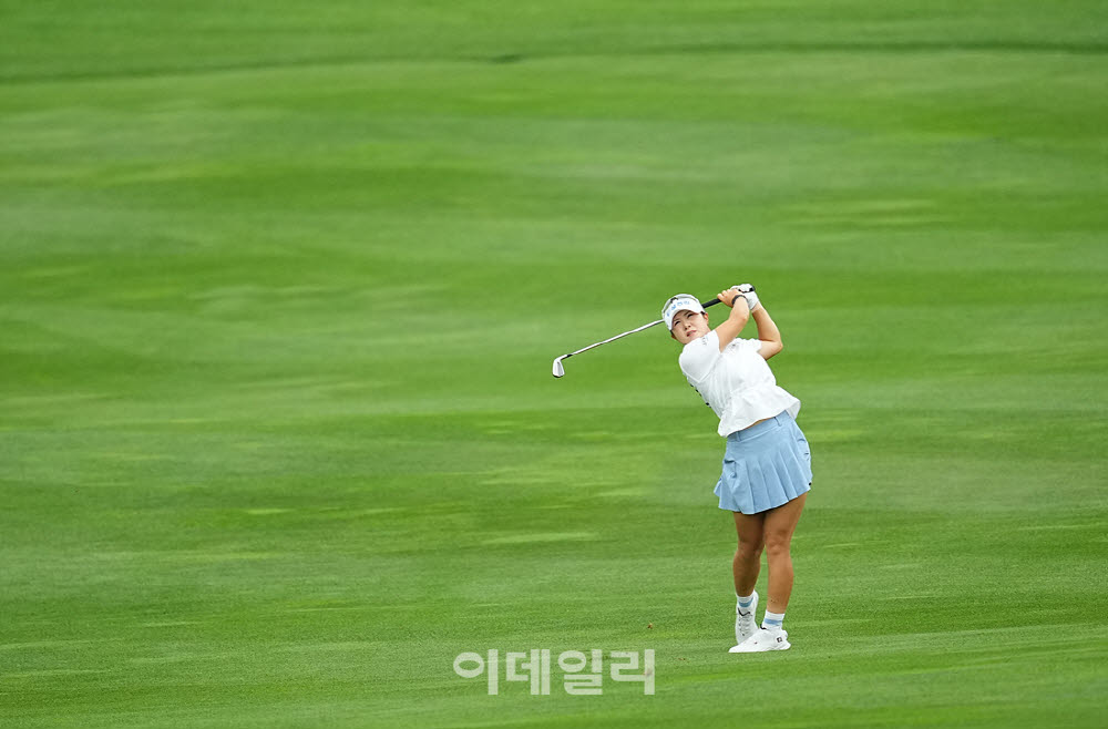 [포토]고지우,그린 중앙을 향하여