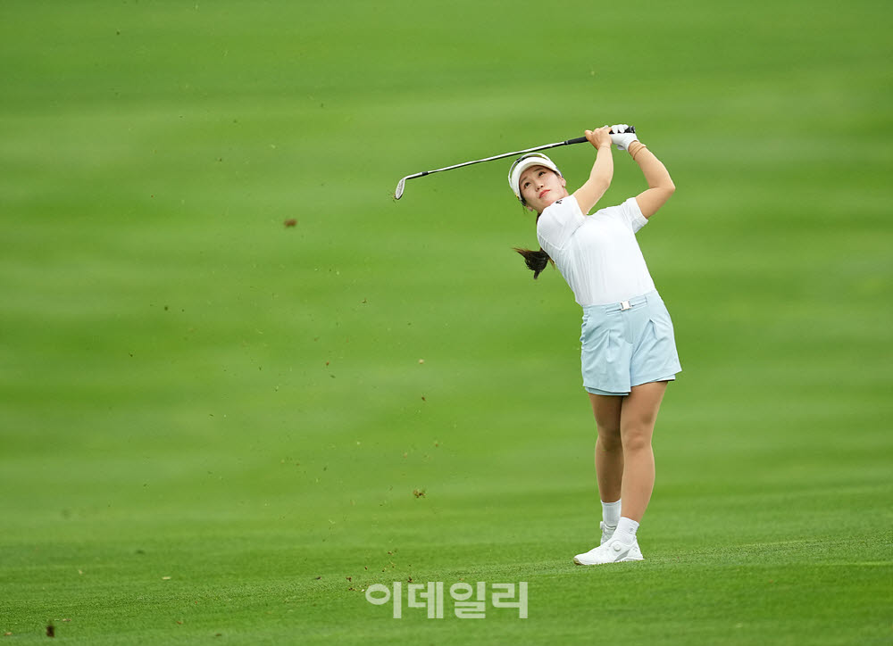 [포토]황정미,그린에 올라가라