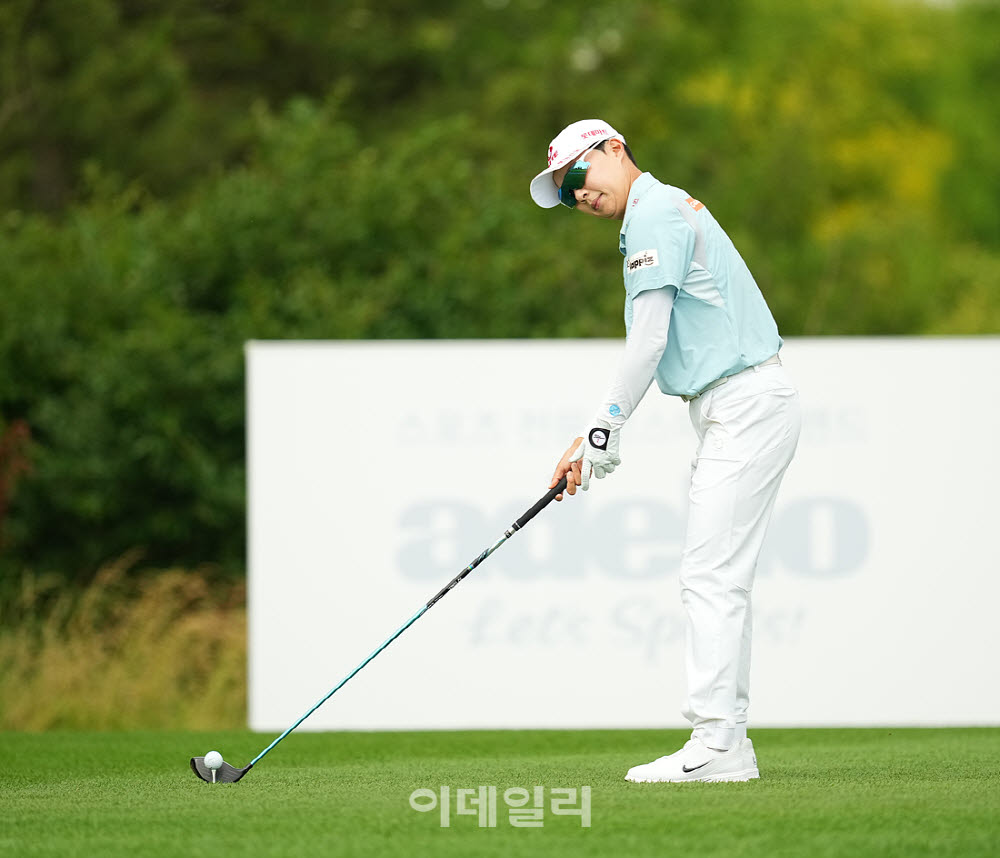 [포토]김효주,공략 방향 확인