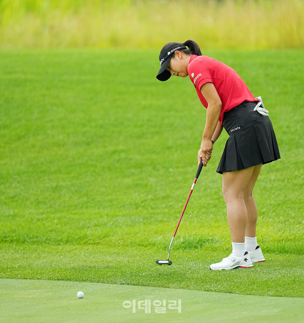 [포토]김하은,첫 홀 버디 들어가라