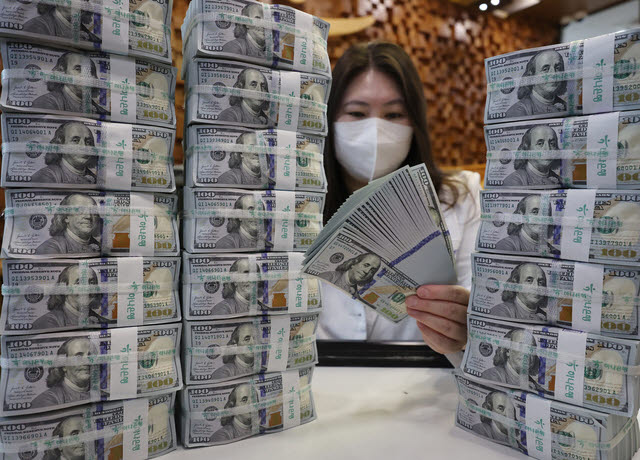 외화예수금 증가에…6월 외환보유액 3.7억달러↑