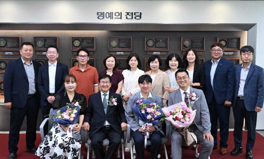송춘수 농협손보 대표, 명예의 전당 개인 부문 헌액식 개최