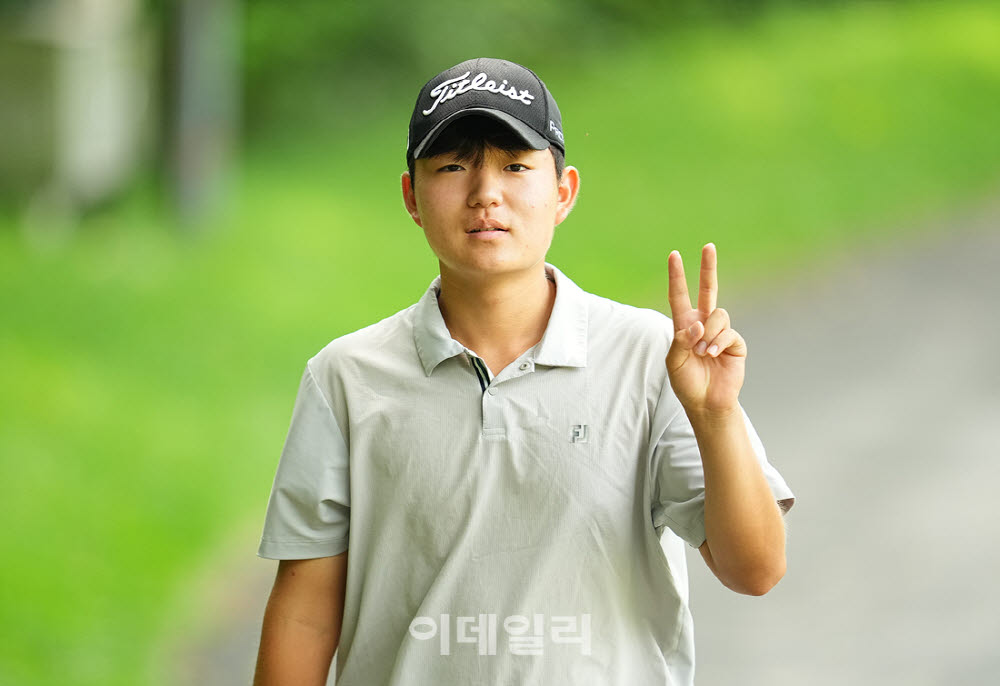 [포토]김로건,선두 추격을 알리는 브이
