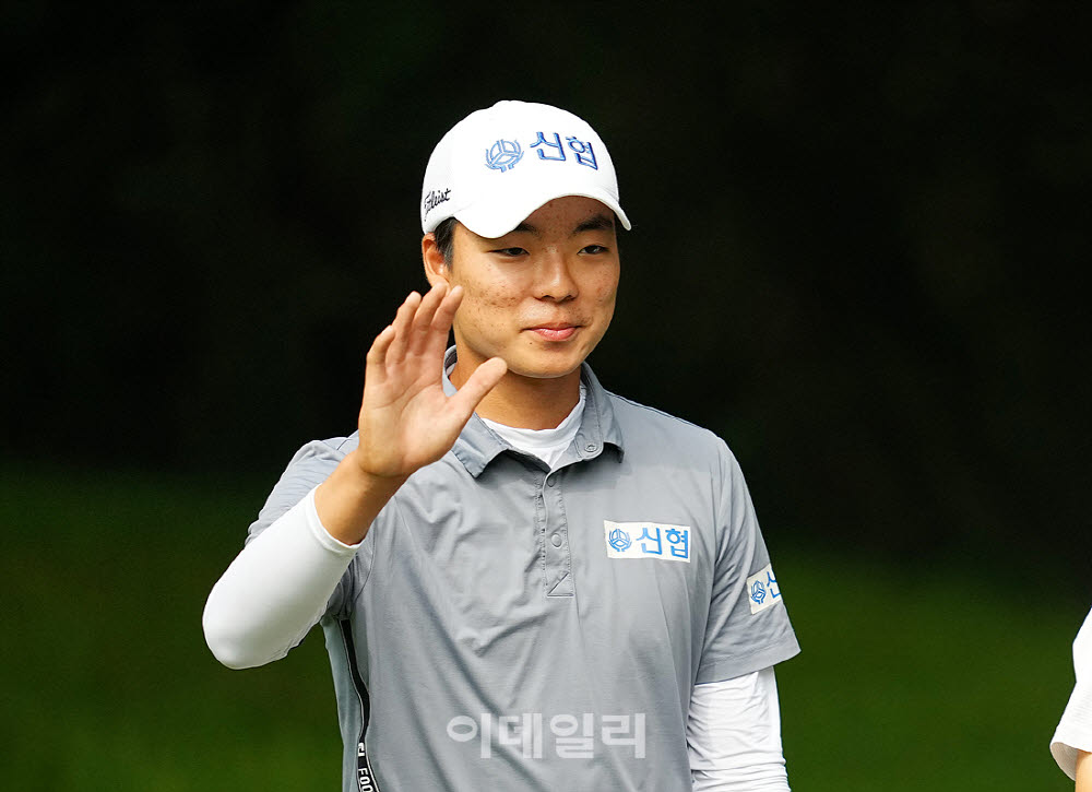 [포토]상현준,미소 인사로 출발
