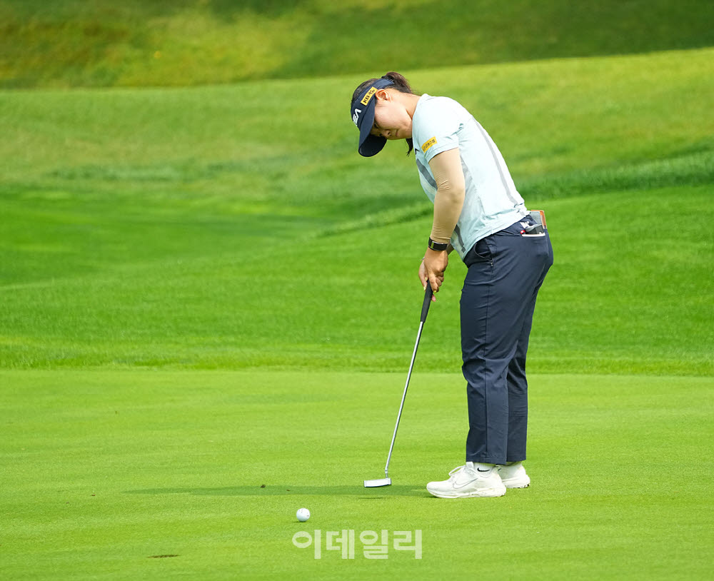 [포토]박서진,연장전 끝내는 마지막 버디 퍼트