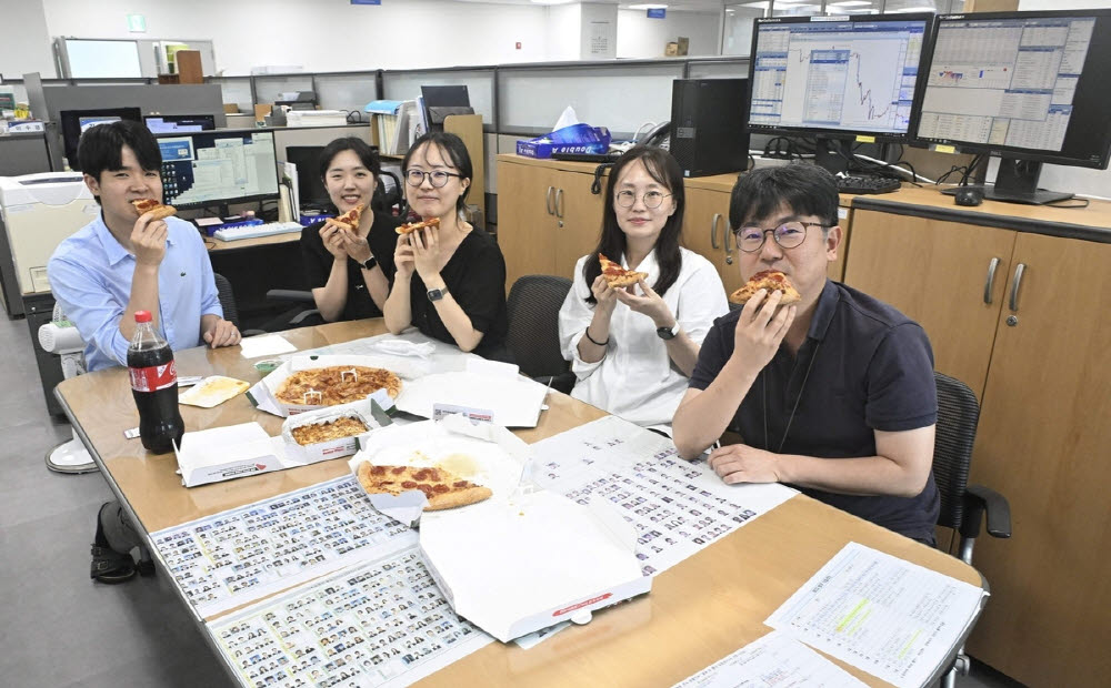 중동전쟁 대응 직원에 피자 보낸 이 대통령…구윤철 "다음은 치킨"