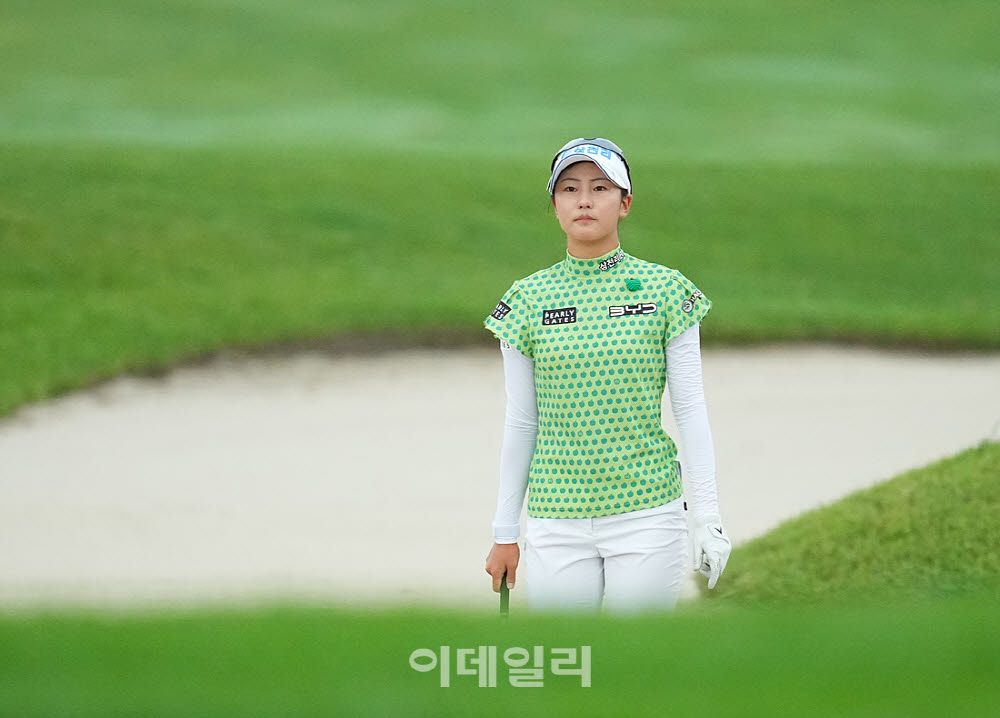 [포토]송지아,다시 벙커샷을 준비한다