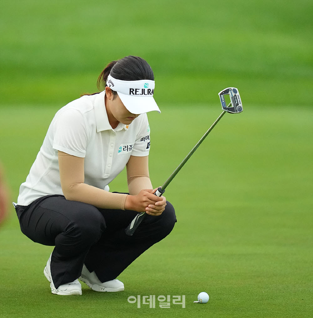 [포토]윤수아,버디위해 집중한다
