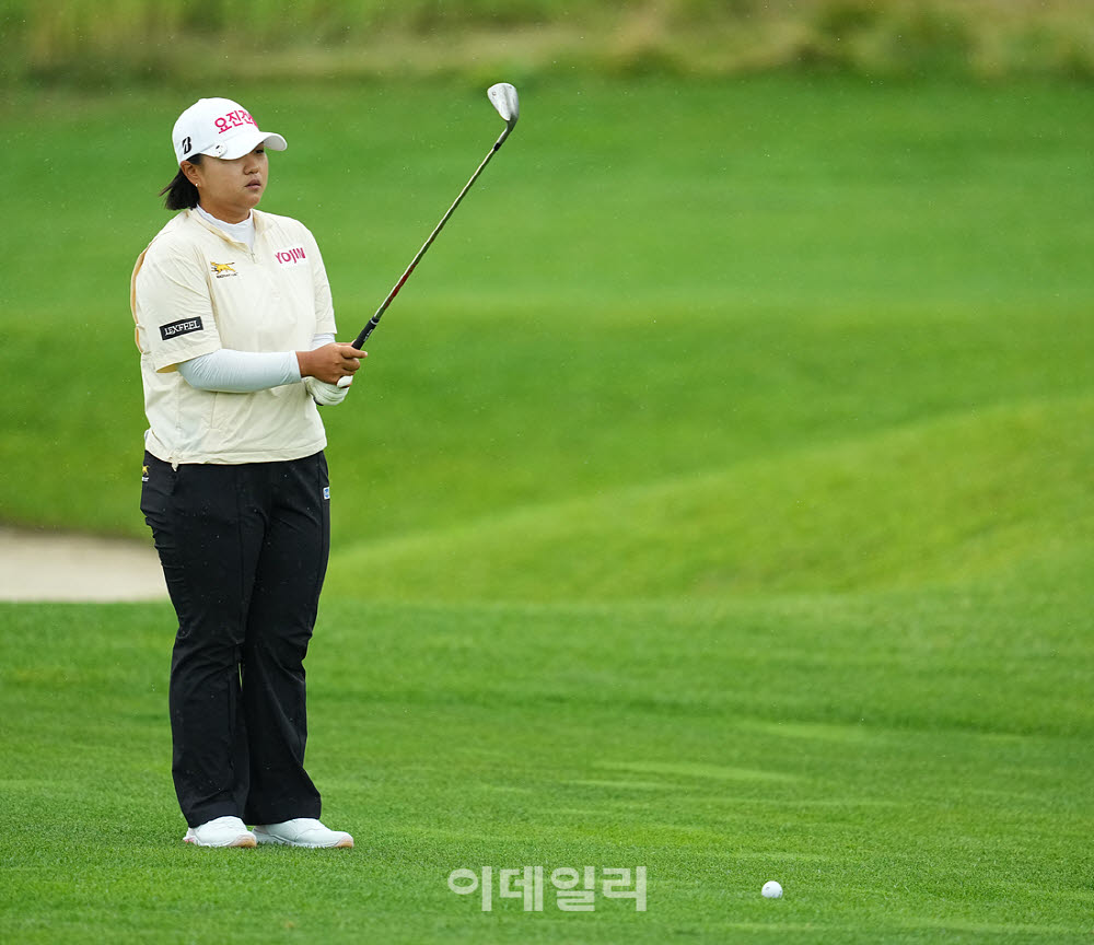 [포토]신다인,핀을 노련하게 본다