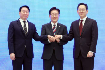 이 대통령 "3대 메가프로젝트, 지지율 관리용 아냐"