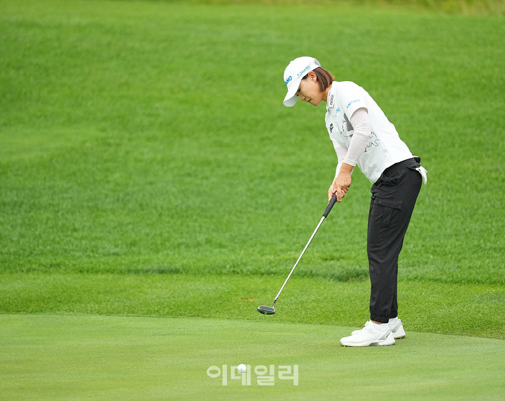[포토]최은우,첫 홀 버디 도전