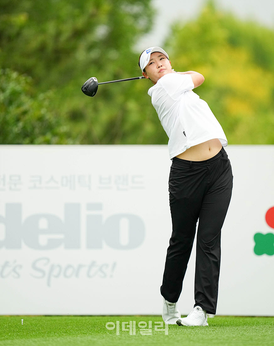 [포토]김민솔,타수를 줄여 순위를 올린다