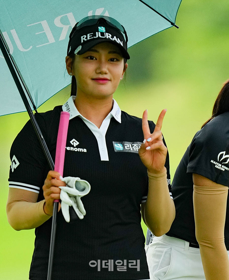 [포토]노승희,선두 노린 미소 브이