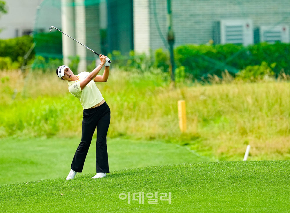 [포토]문정민,그린에 올라 핀에 붙어라