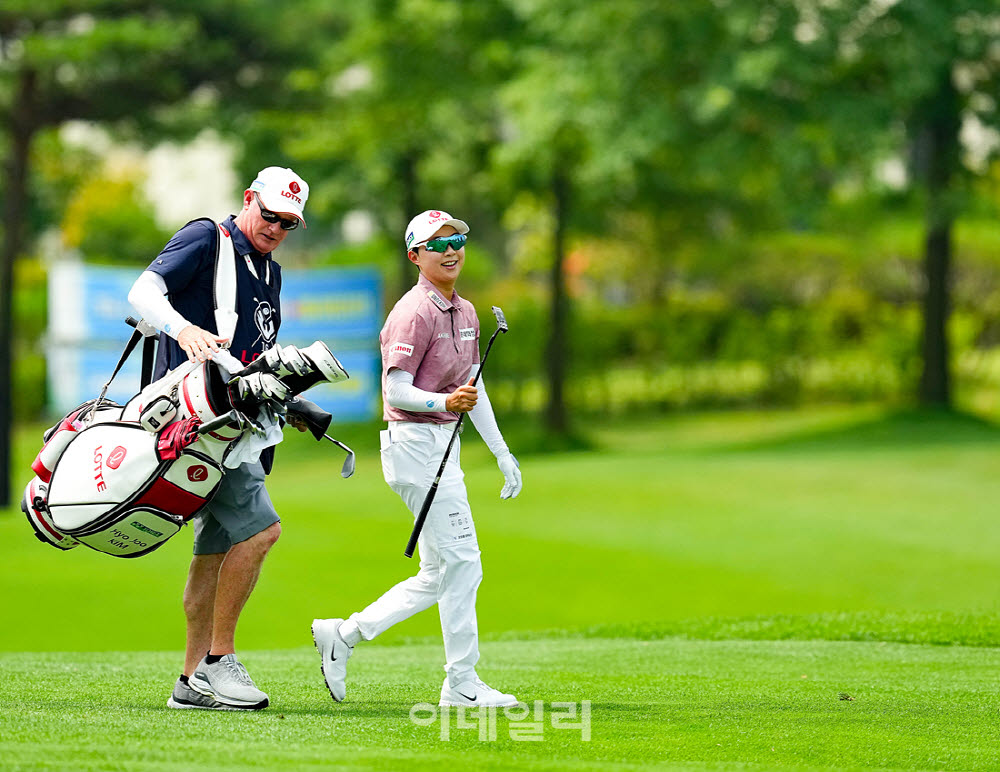 [포토]김효주,여유로운 미소로 이동