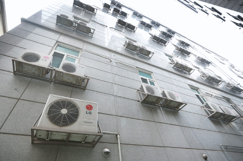 "쓰레기 왜 안 치워"…에어컨 기사 살해한 50대 체포