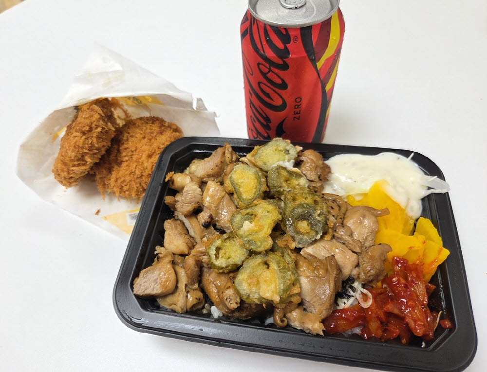 백종원의 연돈볼카츠 재기 승부수…신메뉴 '직화치킨 덮밥' 그 맛은[먹어보고서]