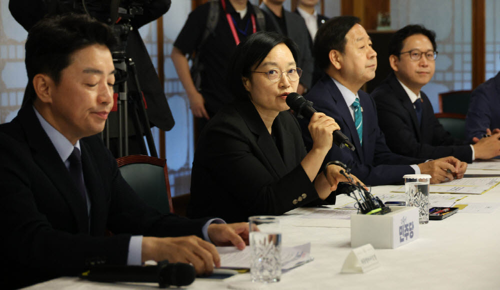 [포토]한성숙 국무총리 취임 후 첫 고위당정협의회