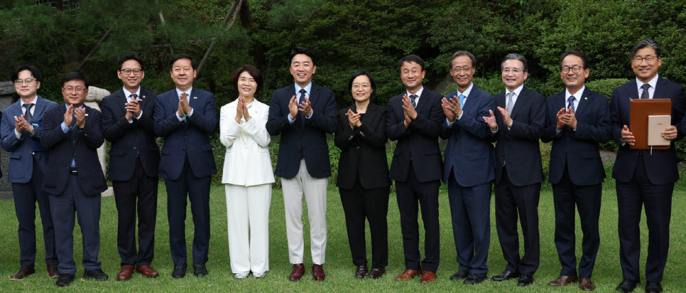 [포토]제9차고위당정협의회 참석자들