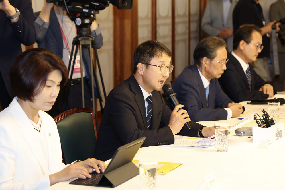 [포토]발언하는 한병도 민주당 대표 직무대행 겸 원내대표