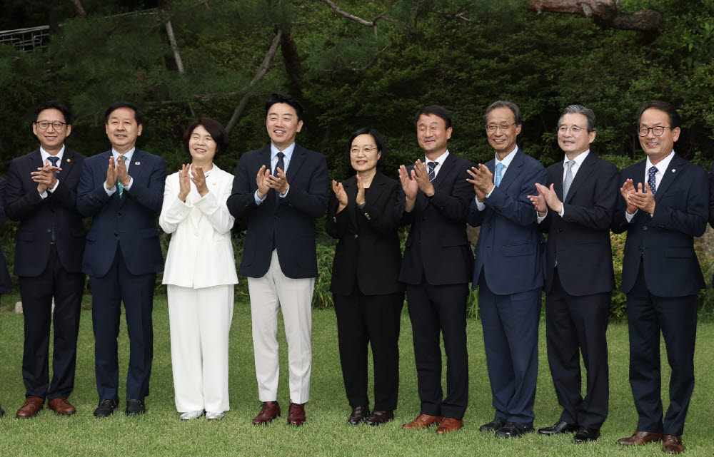 [포토]한성숙 국무총리 취임 후 한자리에 모인 고위당정