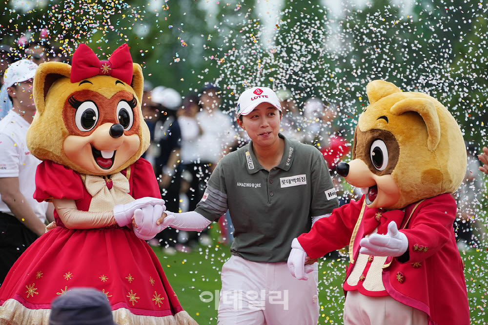 [포토]김효주,화려한 우승 축하 세레모니