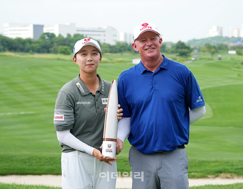 [포토]김효주,캐디와 함께 만든 우승