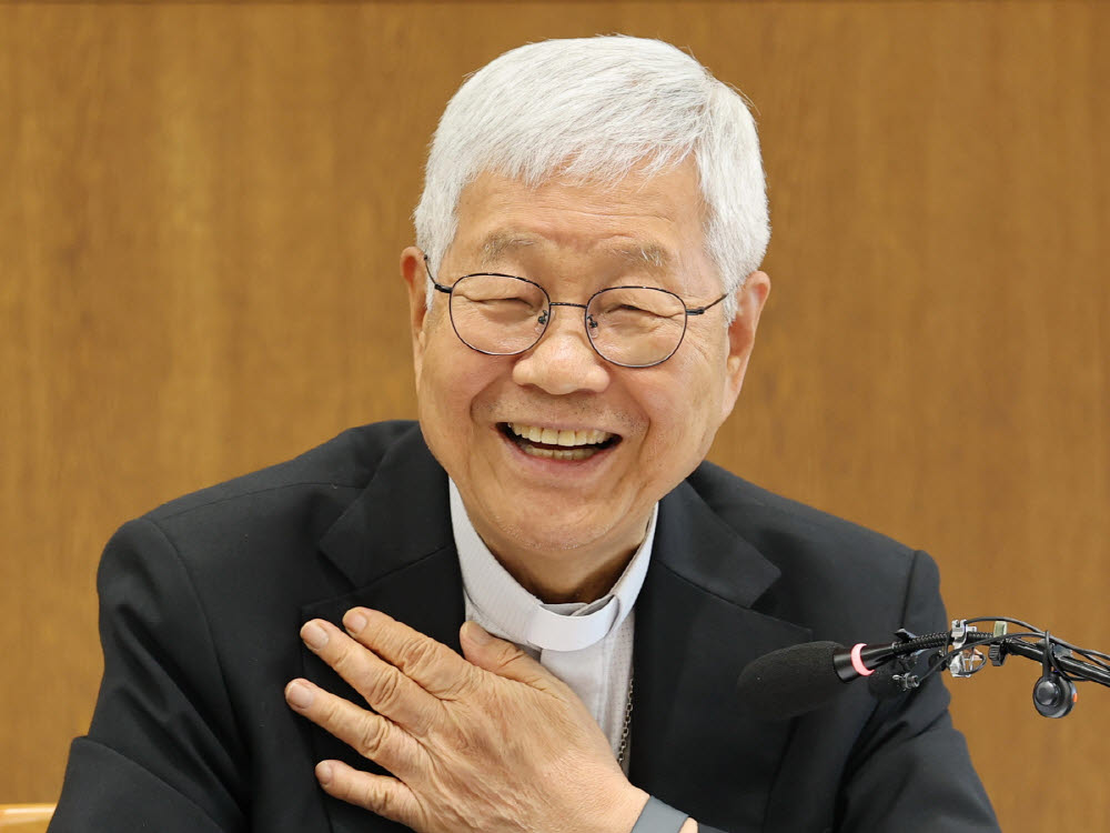 유흥식 추기경 "교황 방북 성사? 북한 자세에 달려 있어"