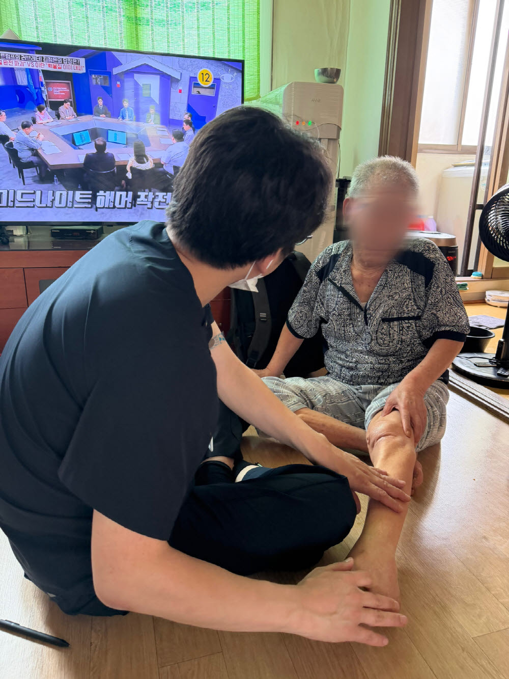 "집 밖에 한 번만 나가봤으면"…7년째 외출 못한 노인의 호소