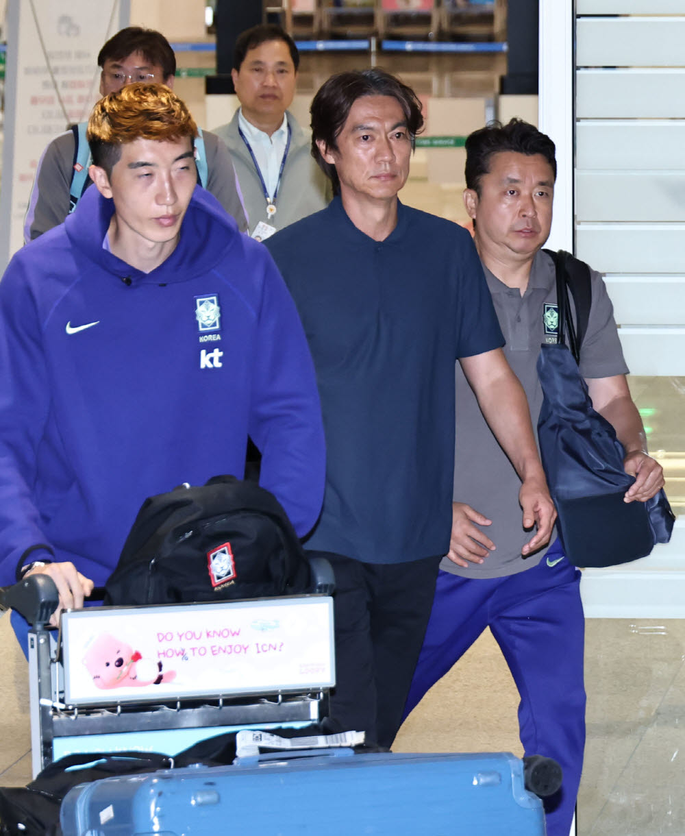 "가족 품 찾은 게 도피냐"…대표팀 주치의, 홍명보 출국 논란 옹호