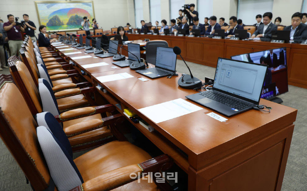 [포토]'비어있는 국민의힘 의원들의 자리'