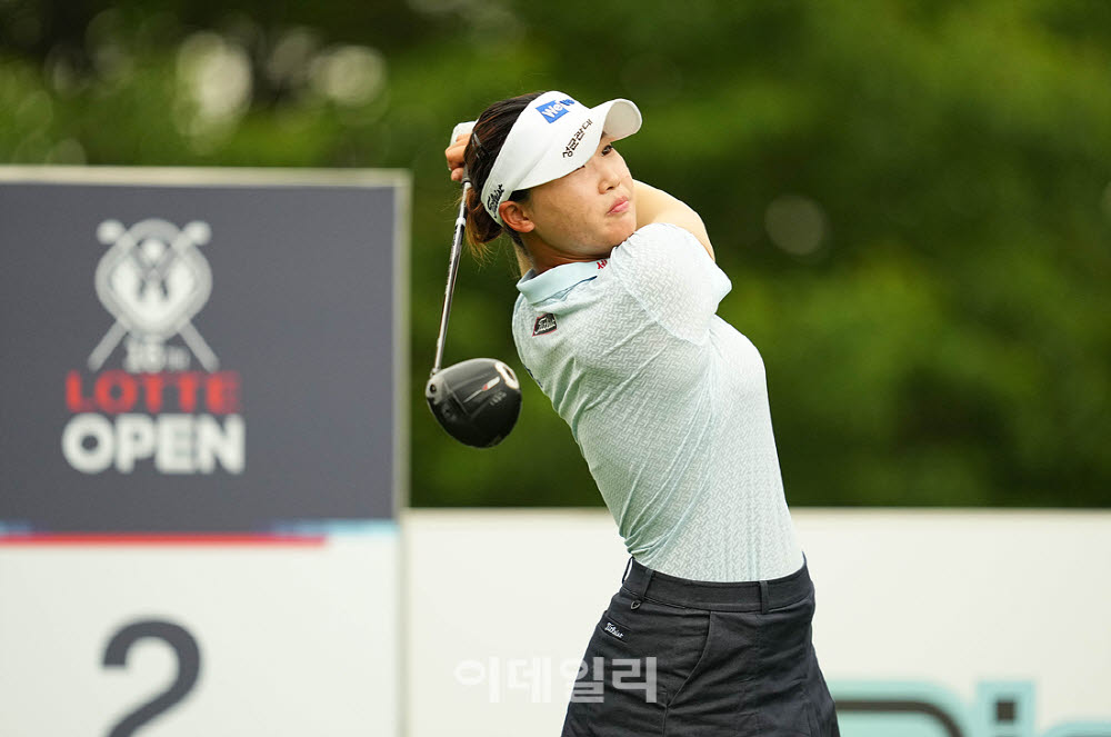 [포토]김민솔,최종일 최대한 올라간다
