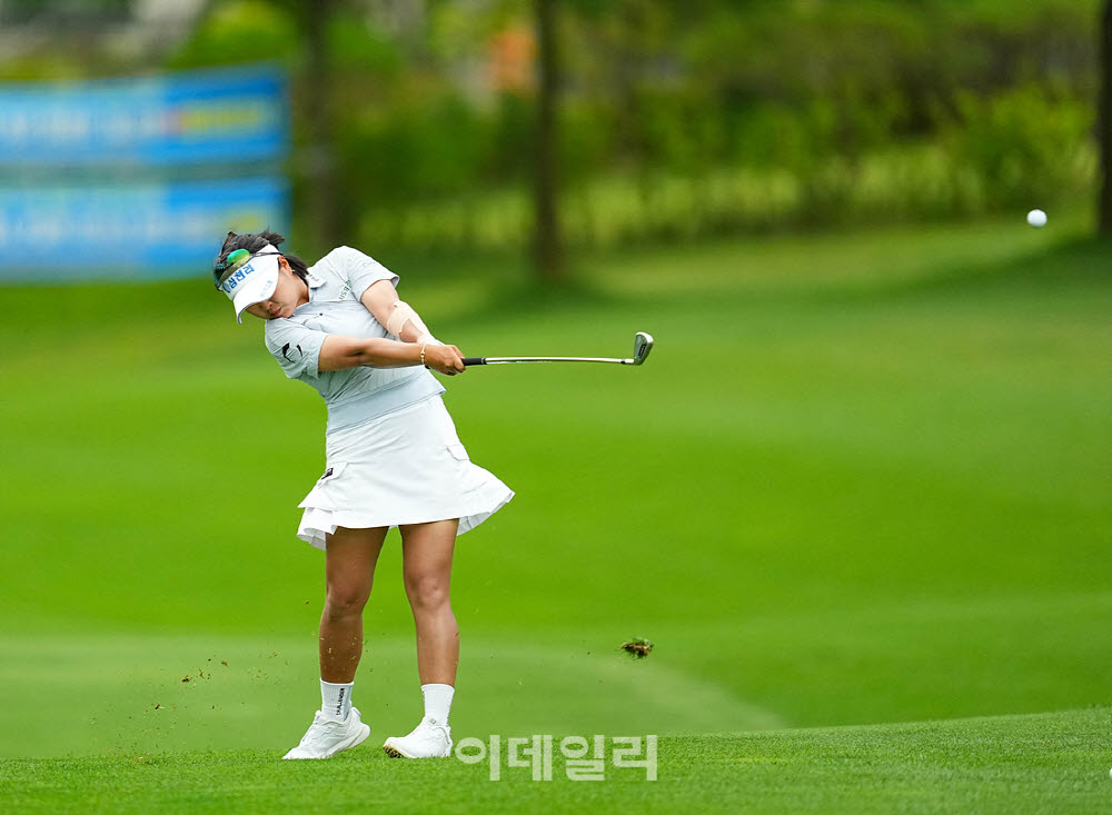 [포토]홍진영,확실한 그린 공략 임팩트