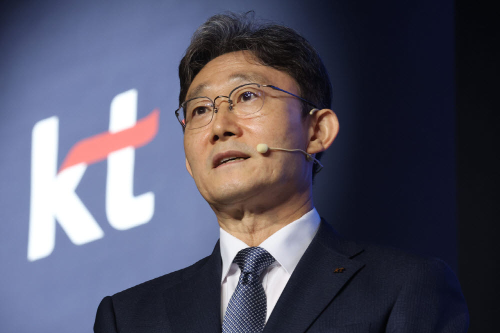 [포토]박윤영 KT 대표, AX 플랫폼 컴퍼니 사업전략 발표