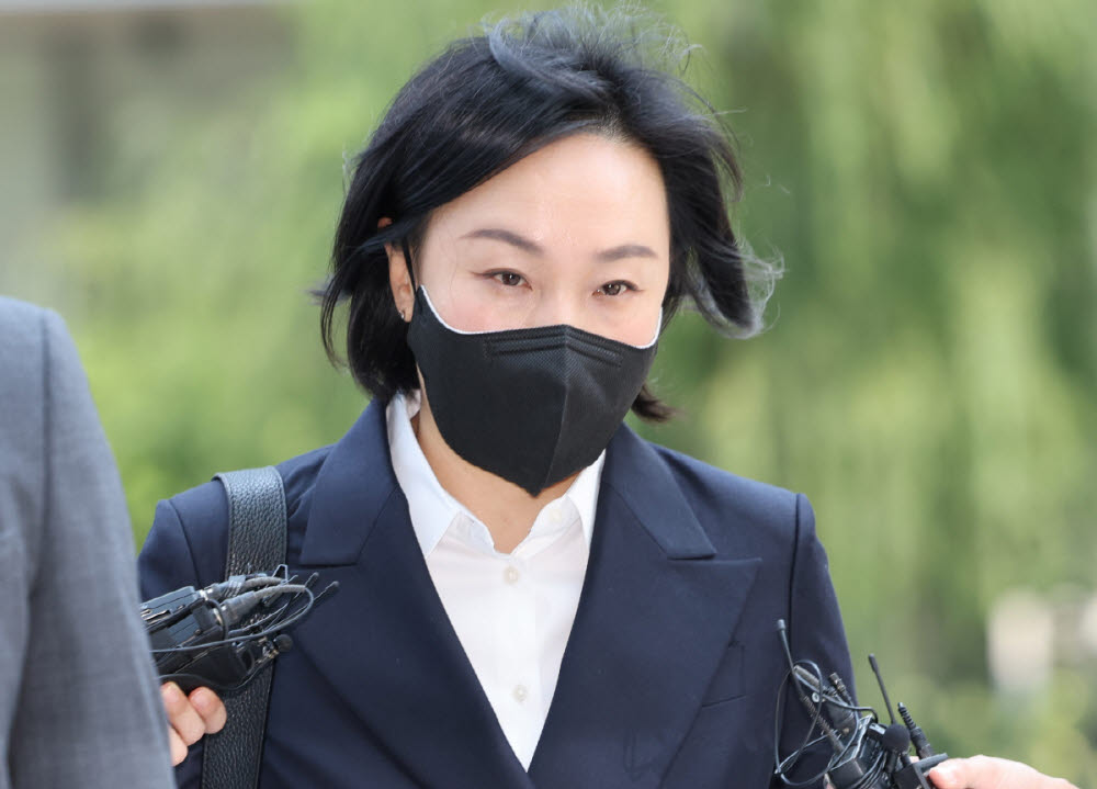 '김건희 문고리' 유경옥 前행정관 특검 조사 불출석…7일 출석 전망