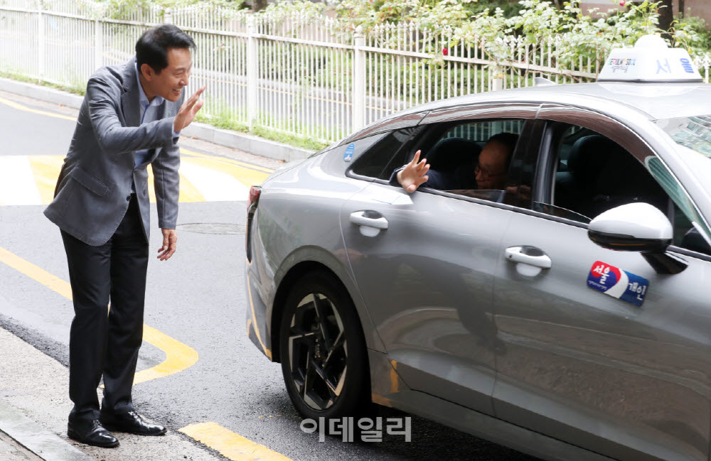[포토] 어르신 택시 호출 서비스 ‘동행 온다 콜택시’