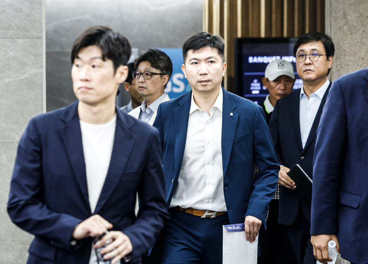 [포토]박지성-유승민-최휘영 장관, K-축구혁신위 출범식