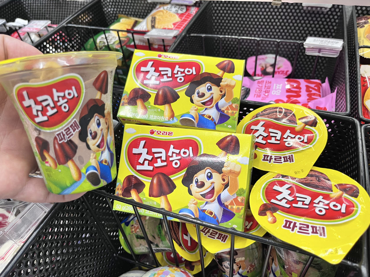 "초코송이·멕시칸치킨이 아이스크림으로?"  편의점 여름철 '이색 협업'