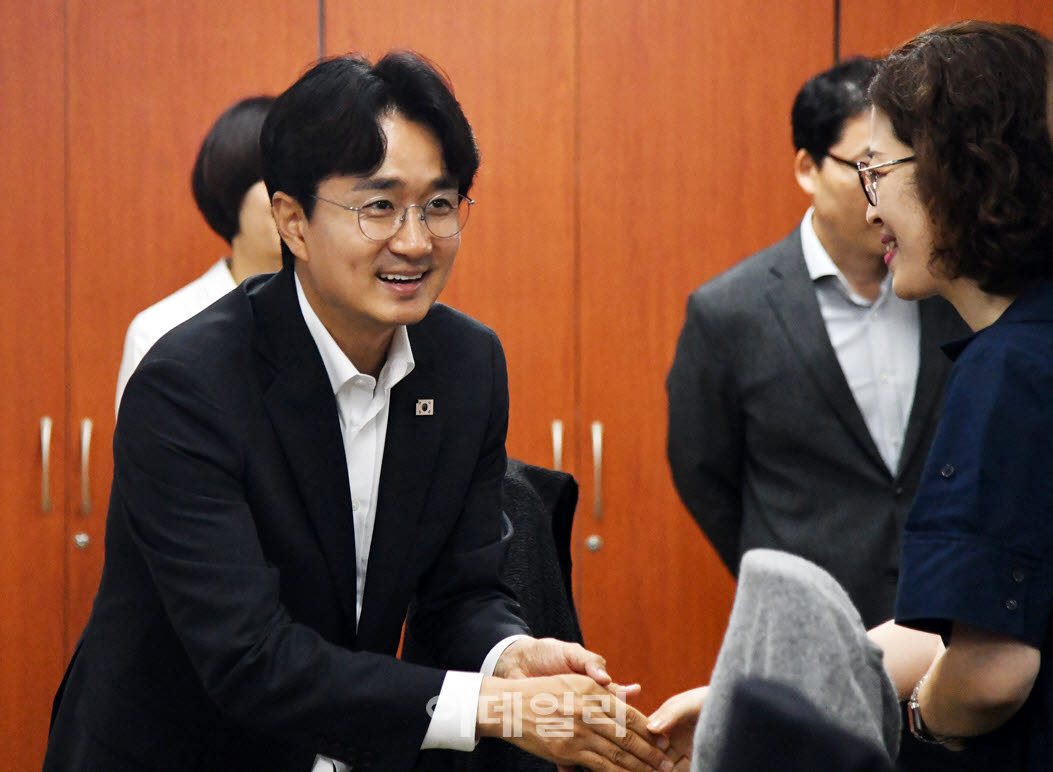 [포토] 직원들과 소통하는 서준오 노원구청장