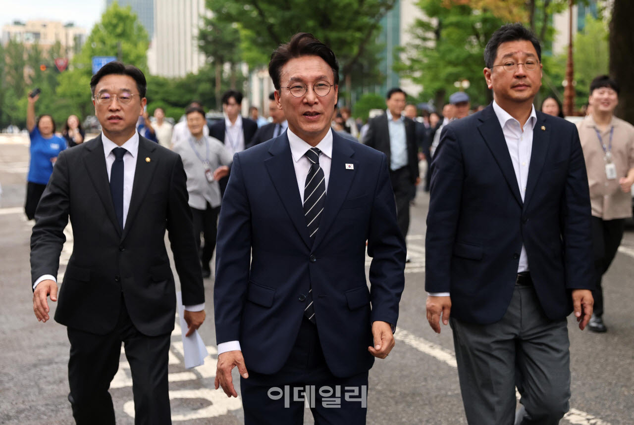 "김민석, 계엄 반대투표 왜 안 왔나"…친청·친석 벌써 '이전투구'