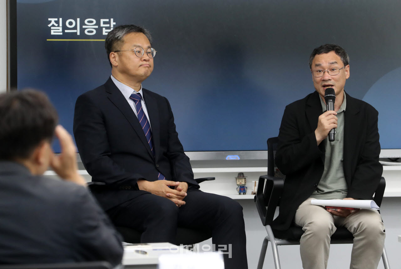 [포토] 미공개 독도 자료 기증식 기자간담회