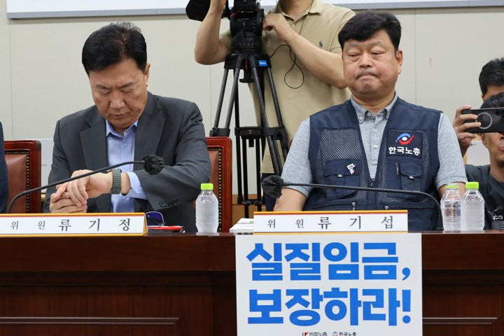 최저임금 막판 줄다리기…"쪼개기 근로 초래"vs"퇴근길 치킨 한마리"