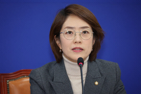 '친문' 고민정, 與당대표 선거 출마…8일 출마 선언