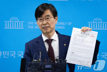 조경태 “여러분이 대한민국 찌질한 의원들보다 낫다”…장동혁 제명·출당 요구