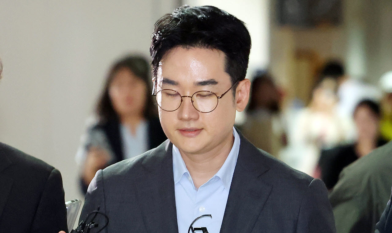 '음료 투척 자작극 의혹' 정이한, 구속…法 “증거인멸 우려”